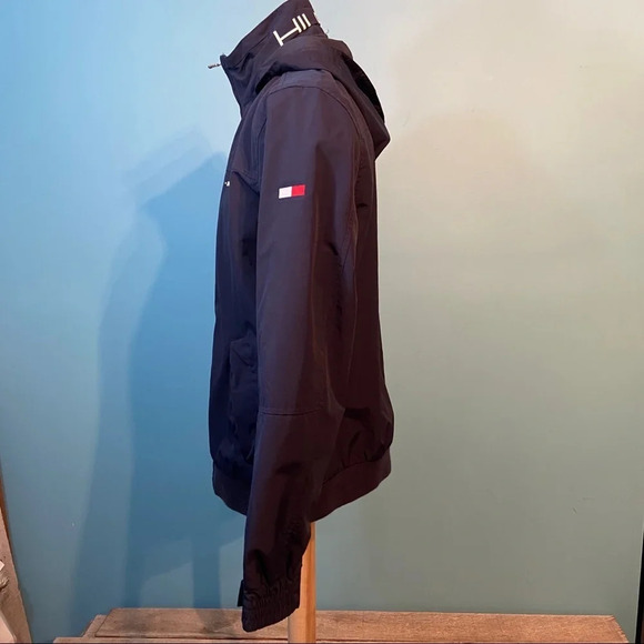 Tommy Hilfiger  men’s hooded navy blue‎ windbreaker jacket in size small - Picture 4 of 13